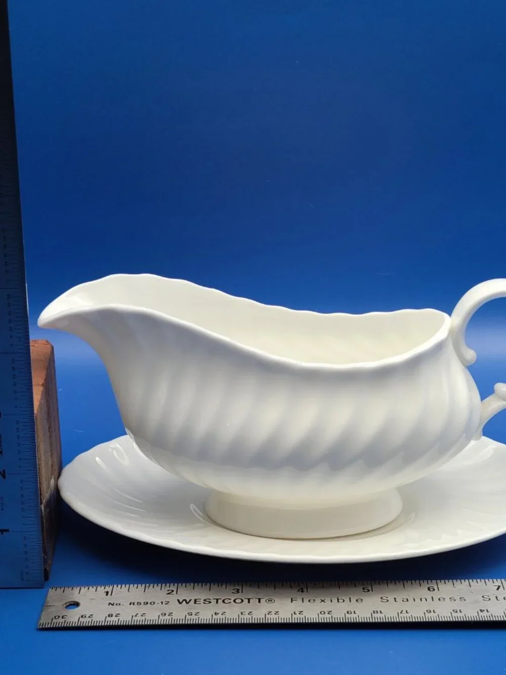 Royal Doulton Vintage Gravy Boat with Underplate Cascade H5073 White